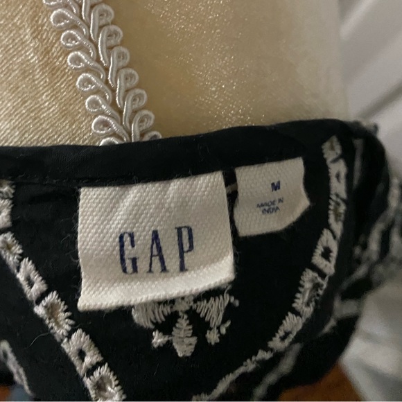 EUC Black & White Embroidered Top - Picture 4 of 4